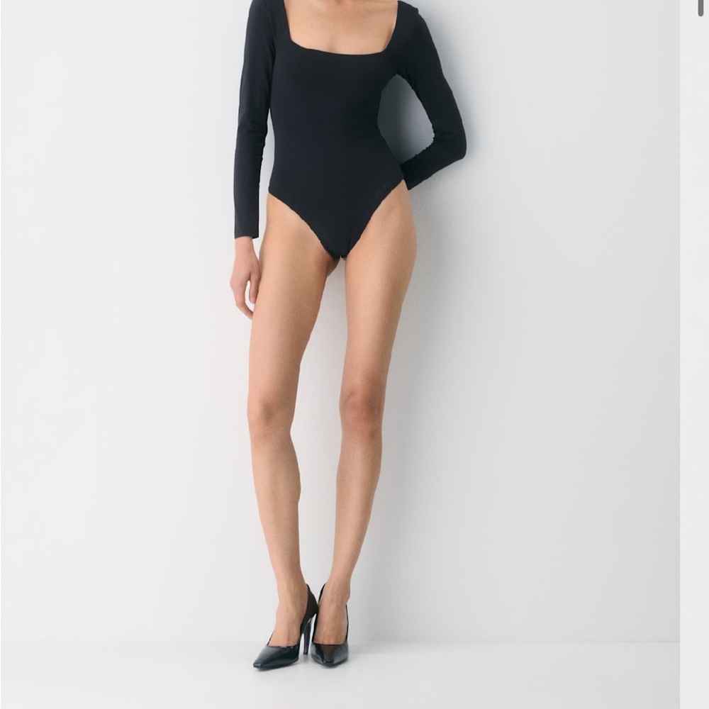 Aritzia Original Contour Squareneck Bodysuit SMALL